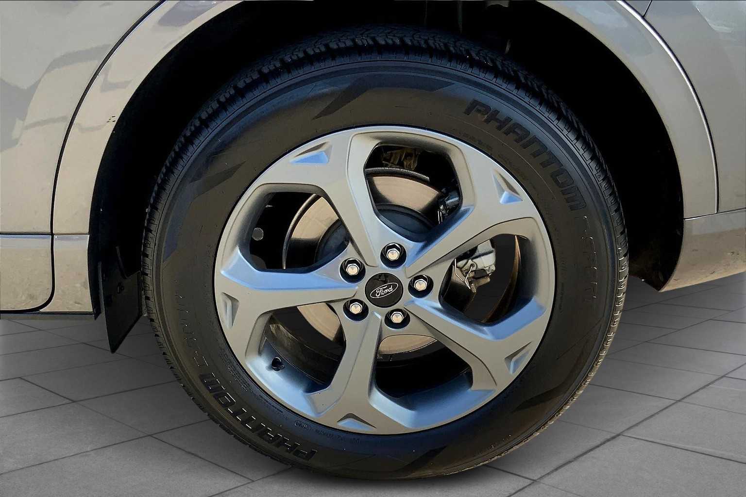 2023 Ford Escape ST-Line photo 9