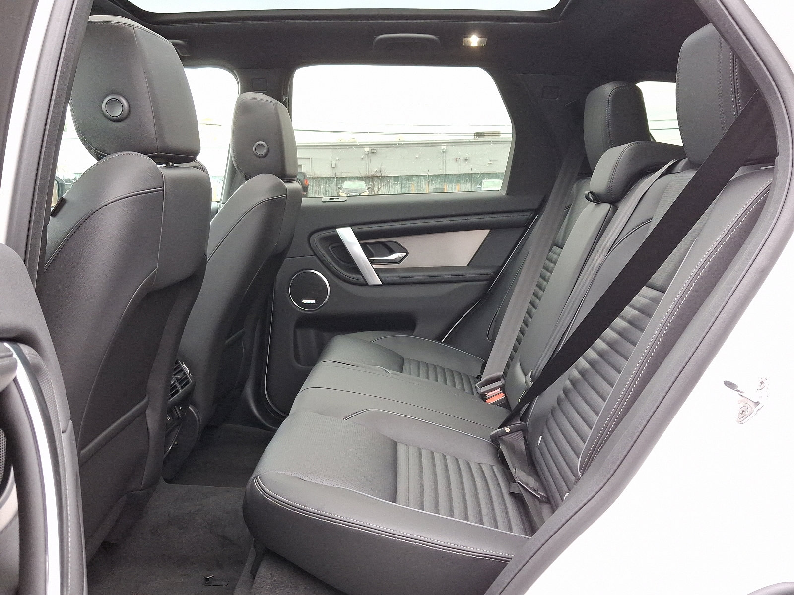 2025 Land Rover Discovery Sport Dynamic SE photo 10