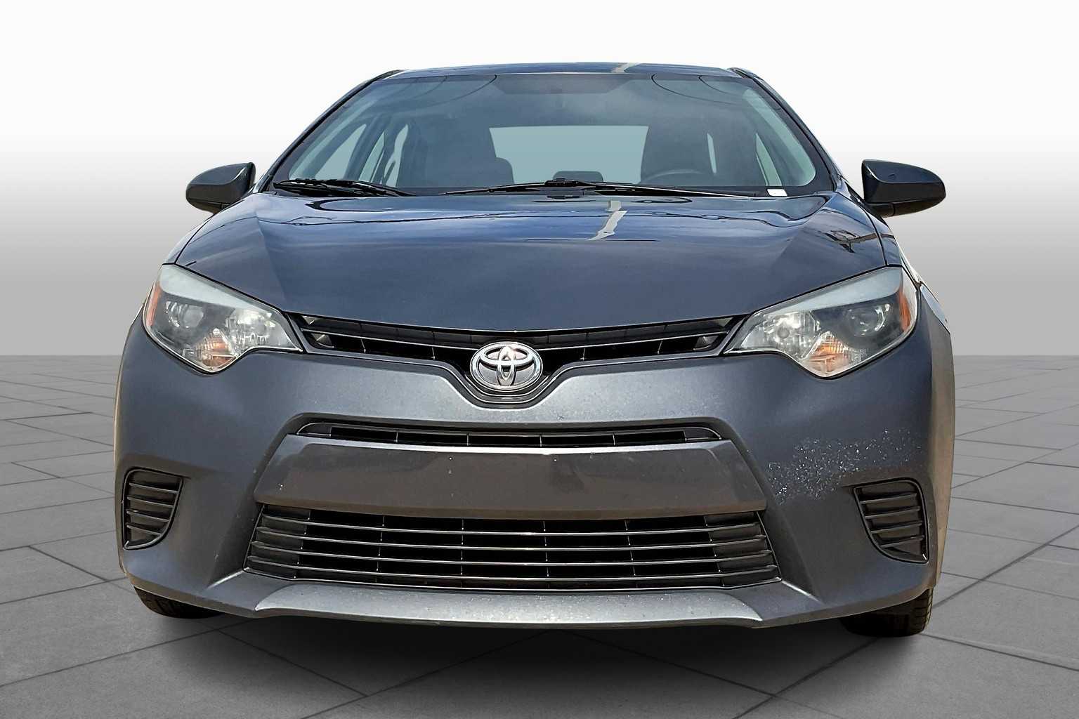 2016 Toyota Corolla LE photo 2