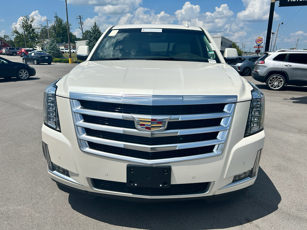 2015 Cadillac Escalade Luxury photo 3