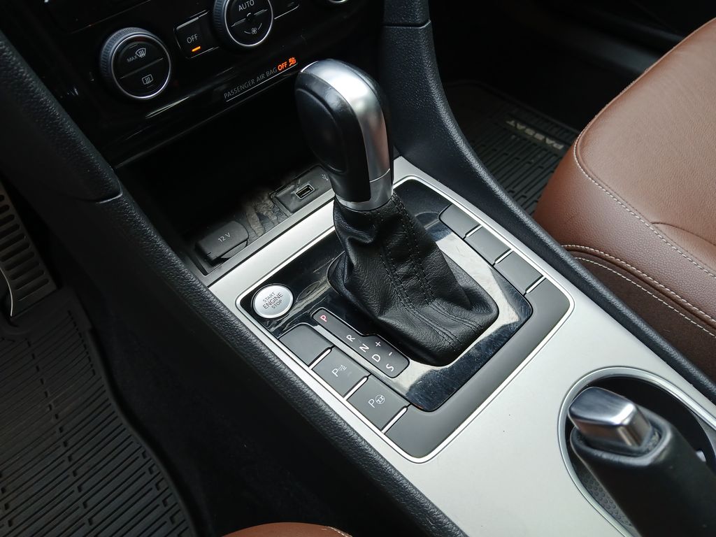 2020 Volkswagen Passat 2.0T SEL photo 24