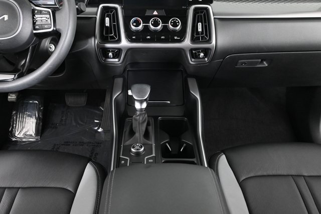 2023 Kia Sorento LX photo 14