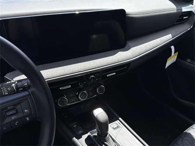 2025 Nissan Kicks SV photo 13