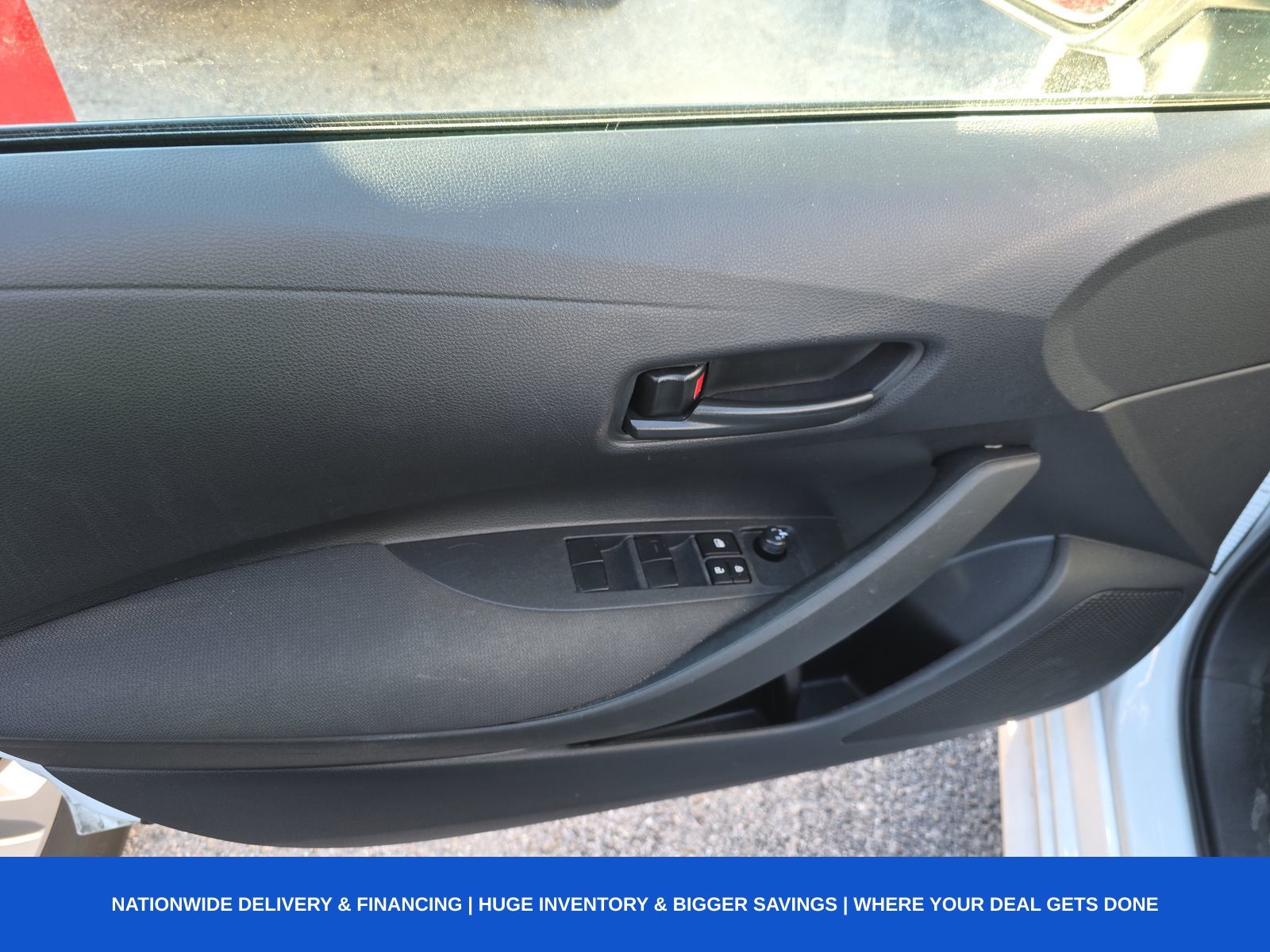 2024 Toyota Corolla LE's photo