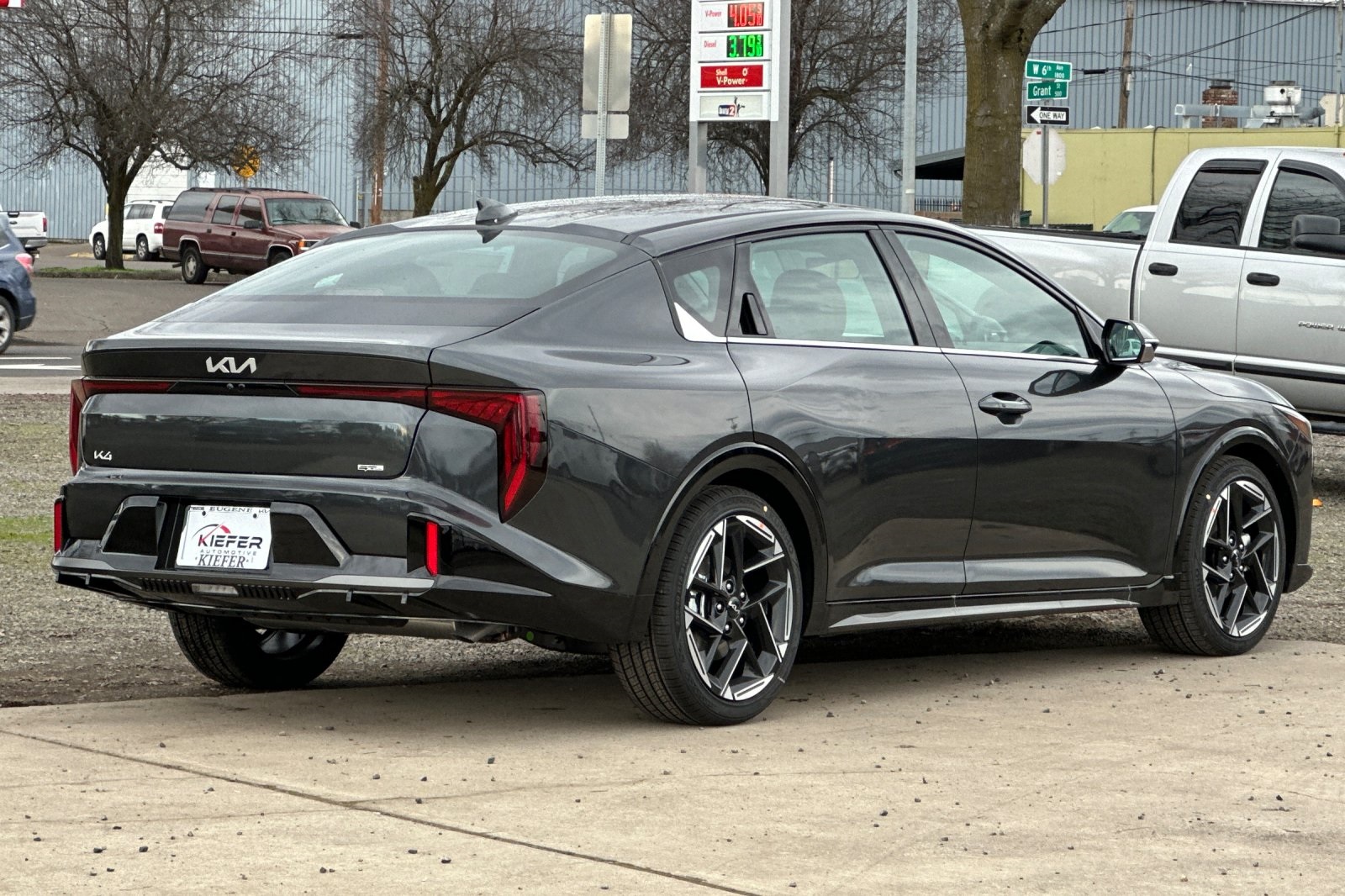 2025 Kia K4 GT-Line photo 2