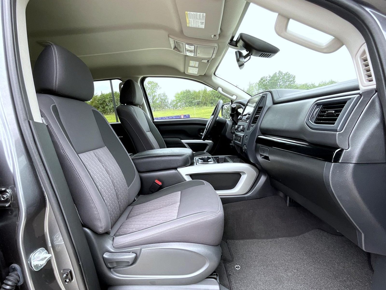 2024 Nissan Titan SV photo 16
