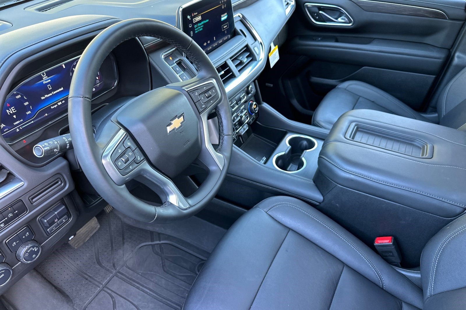 2024 Chevrolet Suburban LT photo 4