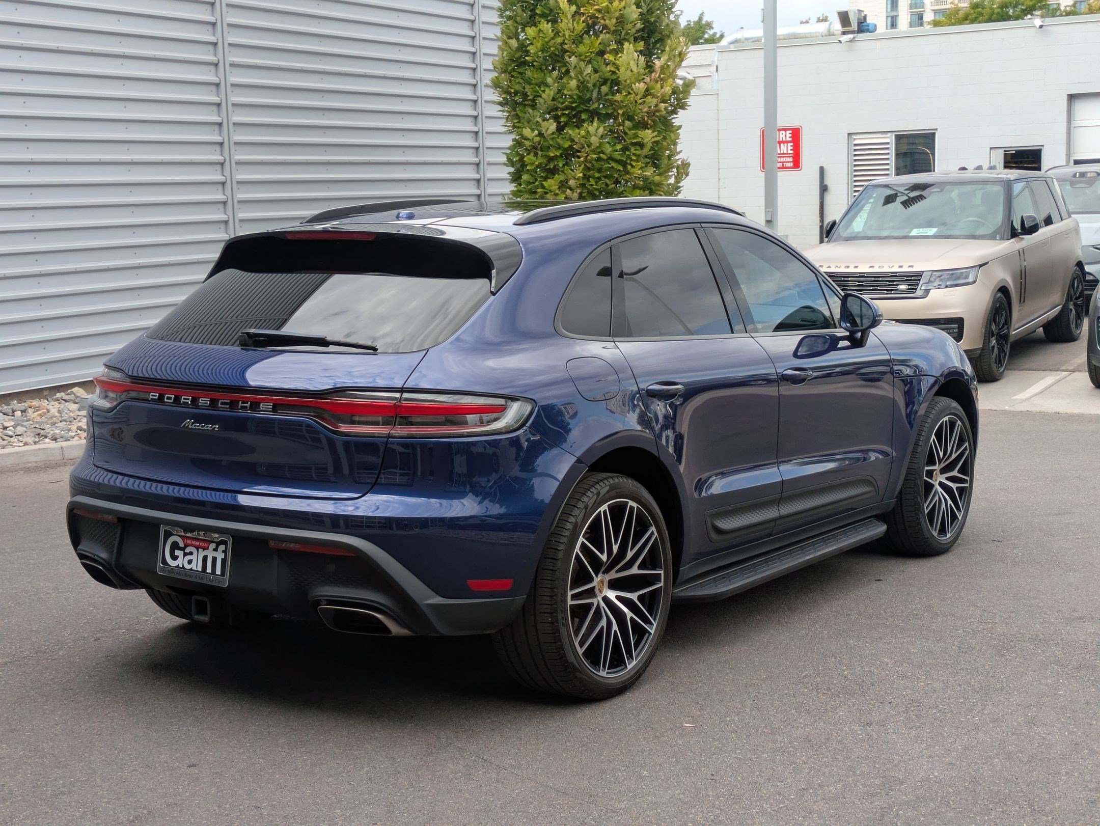 2023 Porsche Macan T photo 3