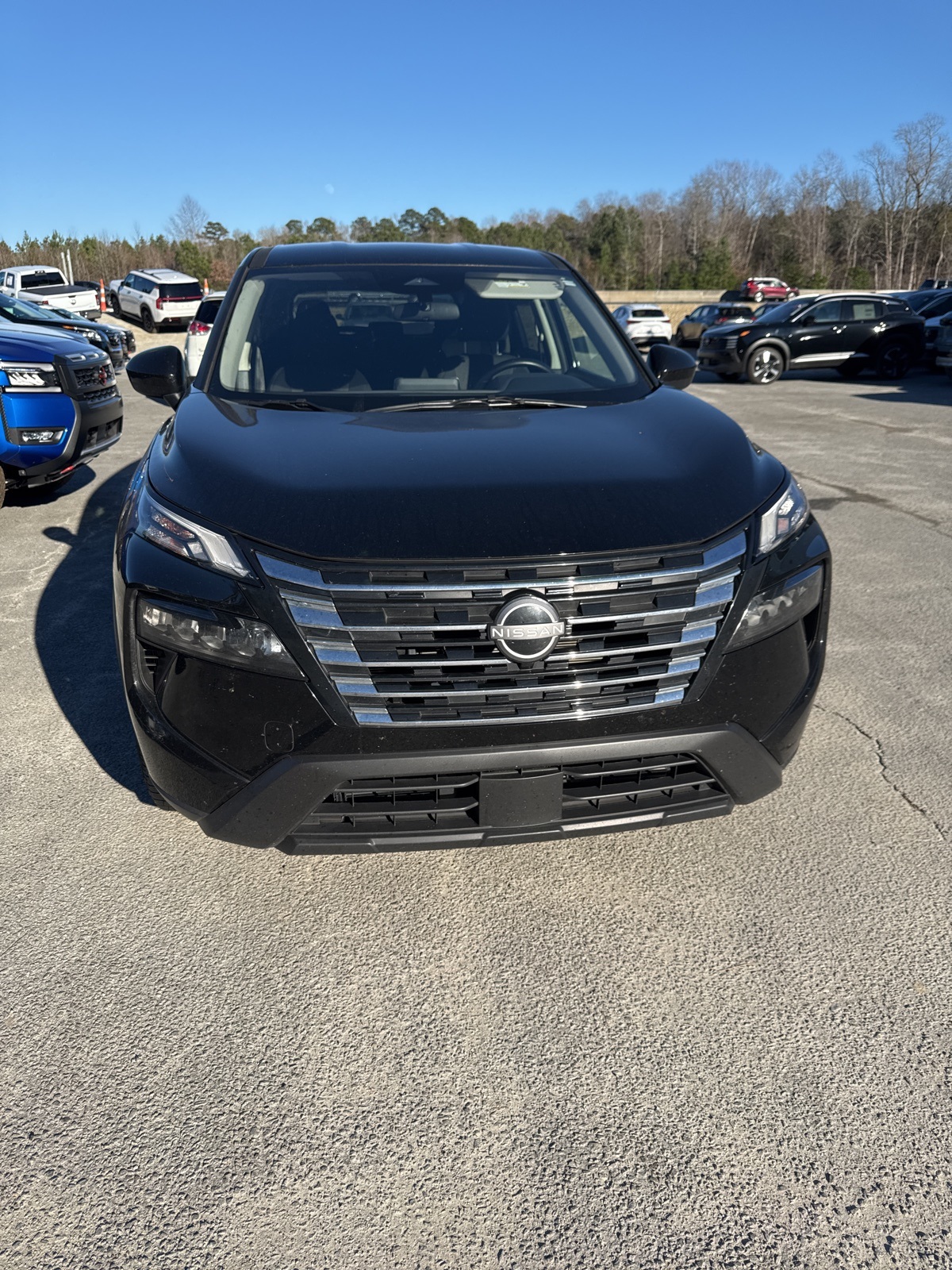 2025 Nissan Rogue SV's photo