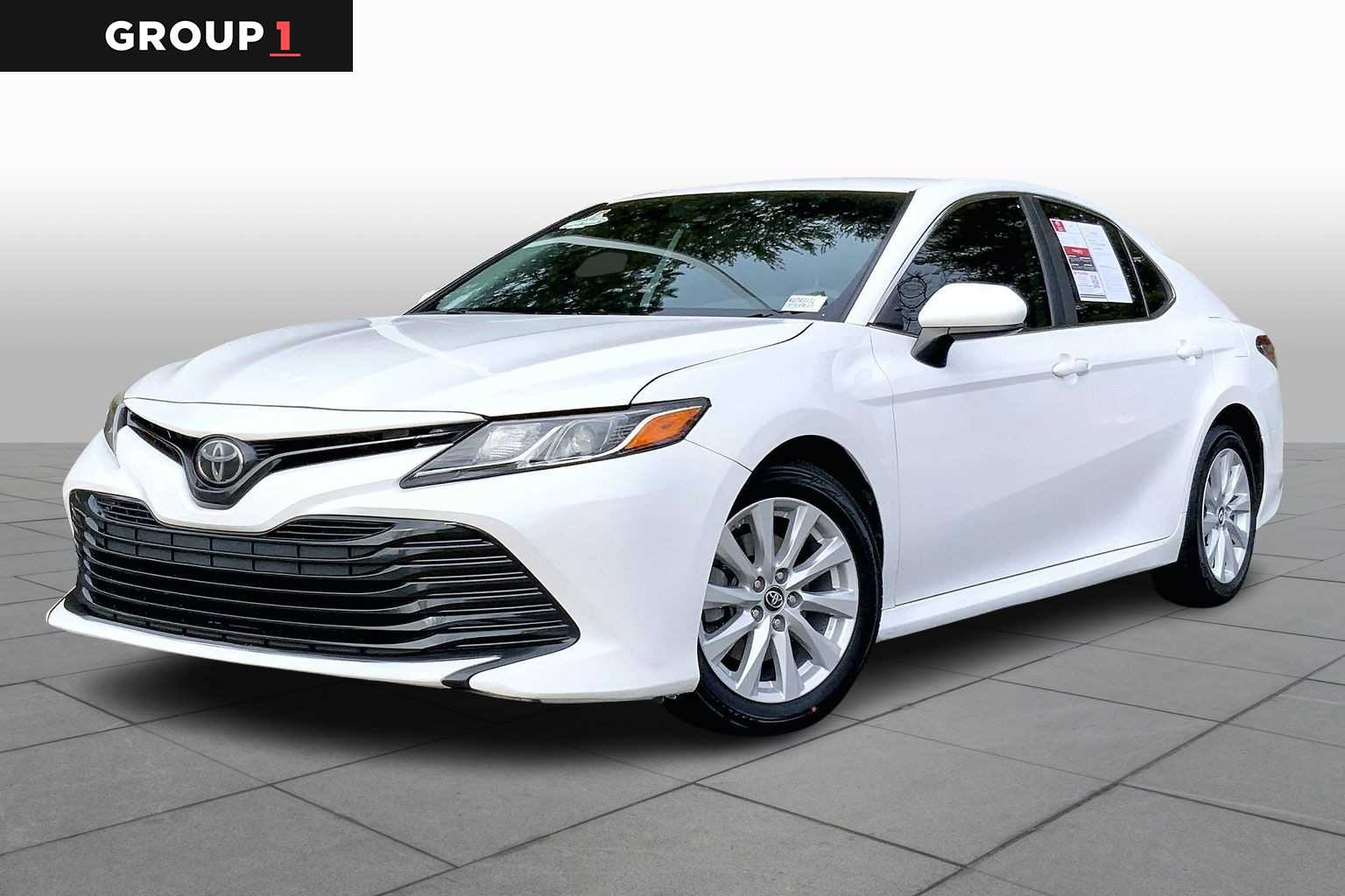 2019 Toyota Camry LE's photo