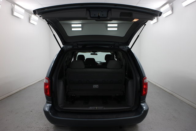 2007 Chrysler Town & Country LX photo 30