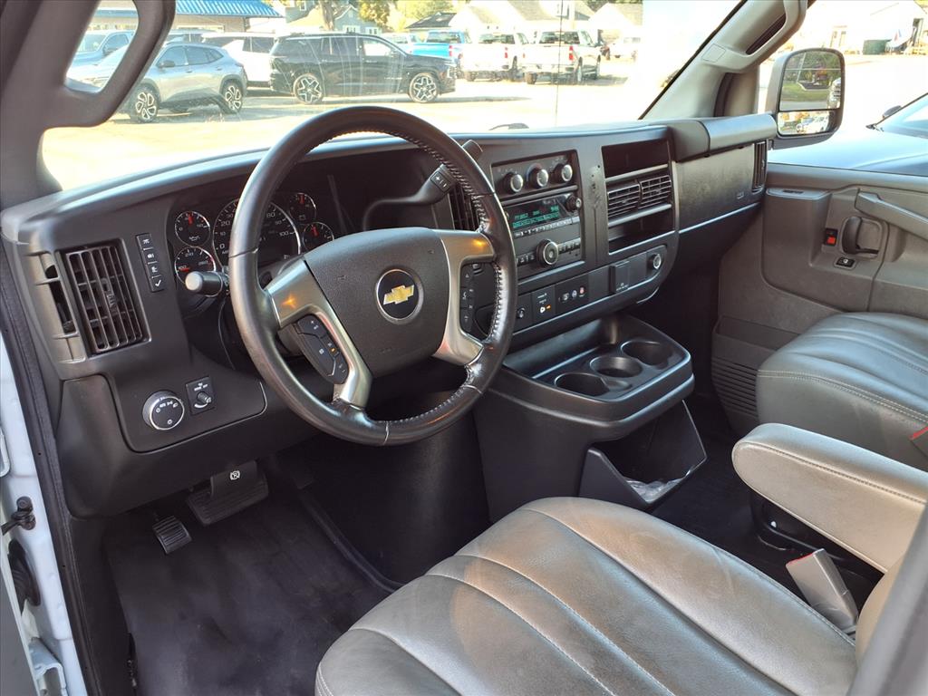 2019 Chevrolet Express Cargo Van photo 3