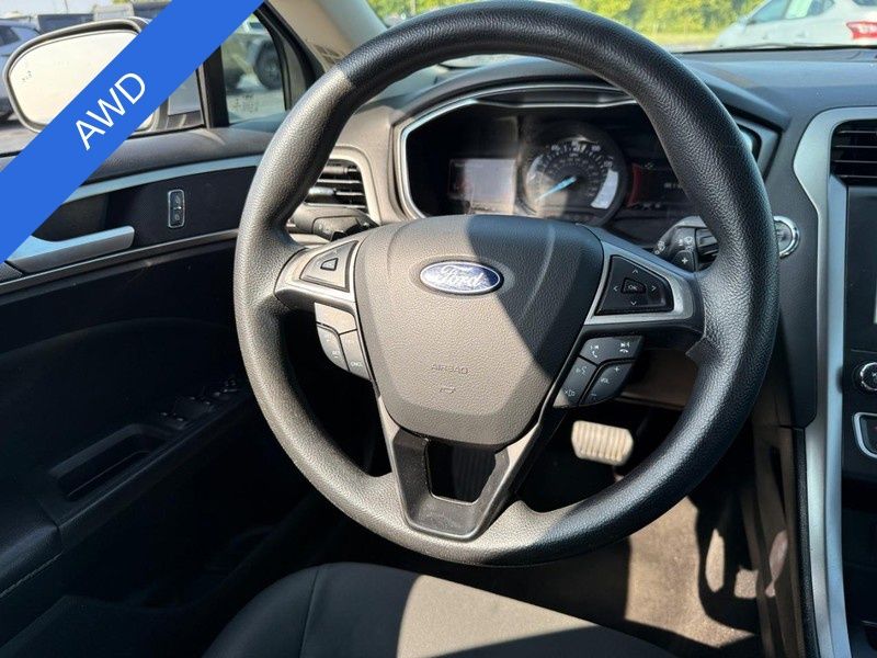 2020 Ford Fusion SE photo 11