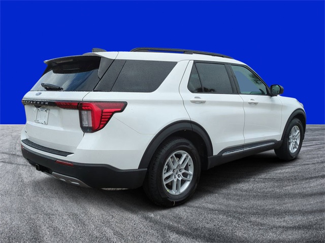 2025 Ford Explorer photo 3