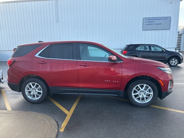 2024 Chevrolet Equinox LT photo 3