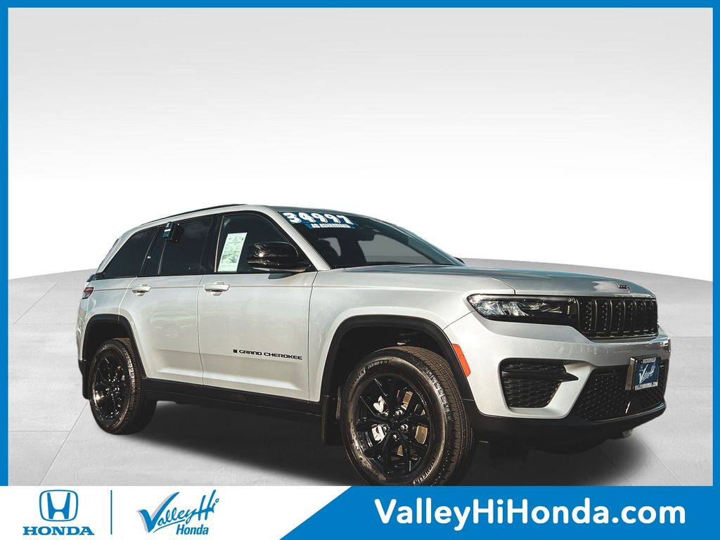 2025 Jeep Grand Cherokee Altitude's photo