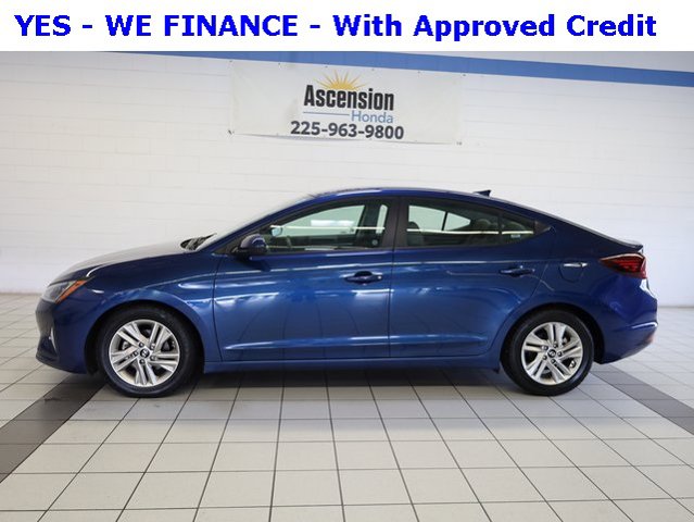 2019 Hyundai Elantra SEL photo 3