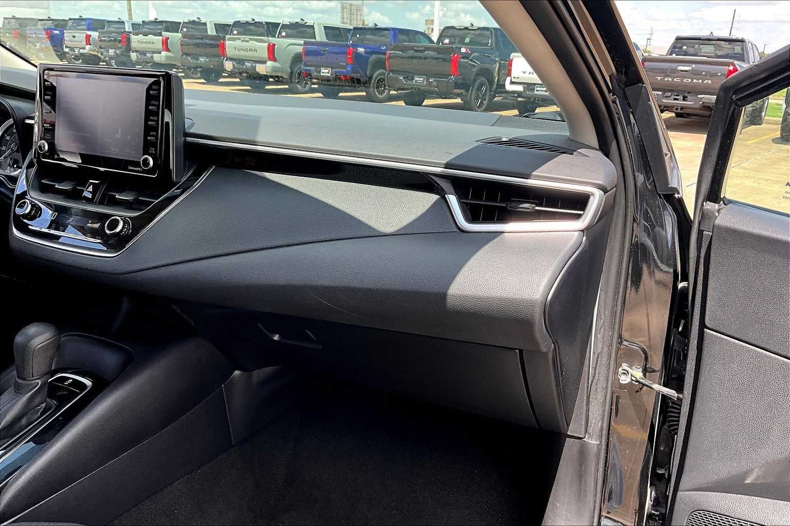 2022 Toyota Corolla LE photo 35