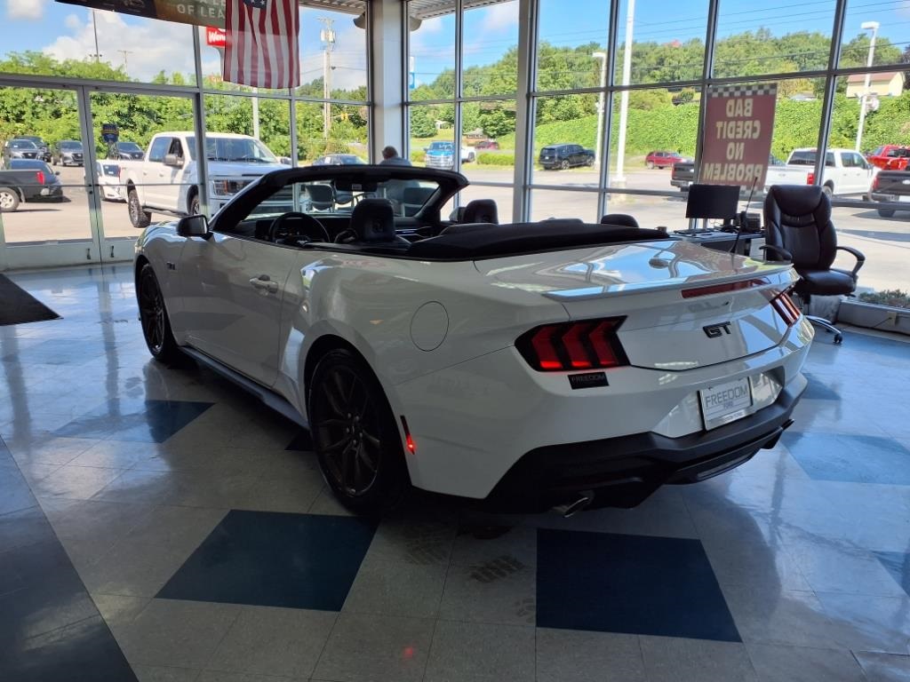 2025 Ford Mustang GT Premium Convertible photo 2