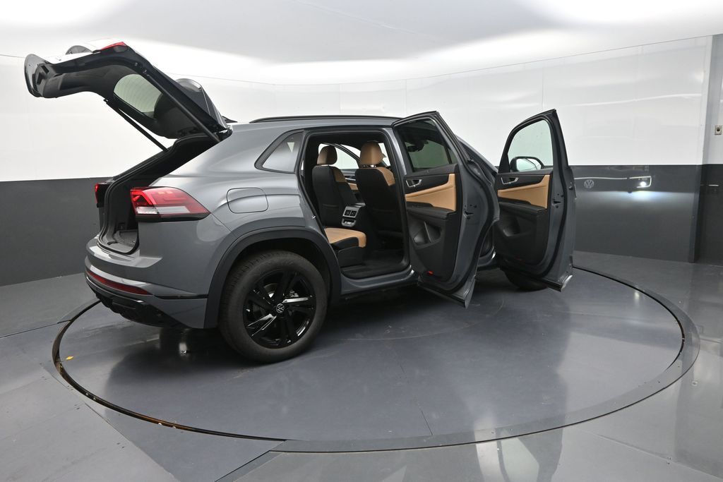 2025 Volkswagen Atlas Cross Sport SEL R-Line photo 30