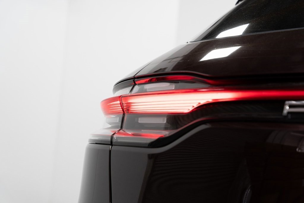 2024 Porsche Macan photo 6