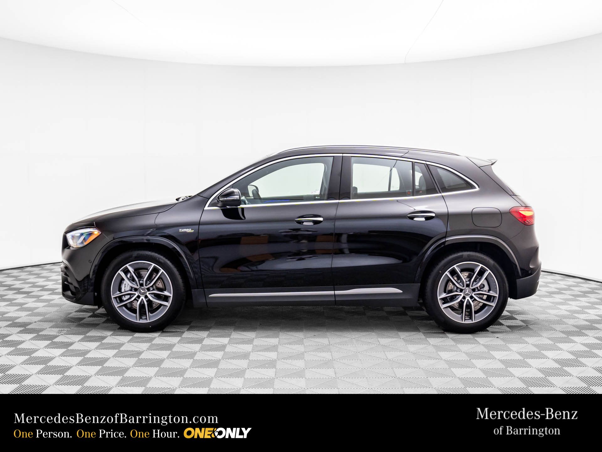 2026 Mercedes Benz GLA 35 AMG 4MATIC photo 2