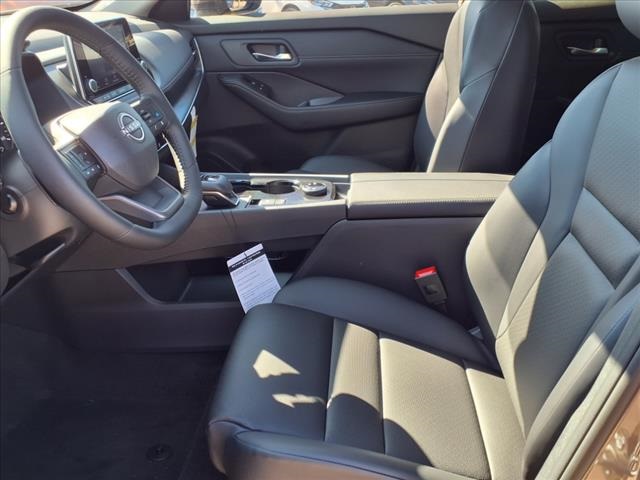 2025 Nissan Rogue SV photo 4