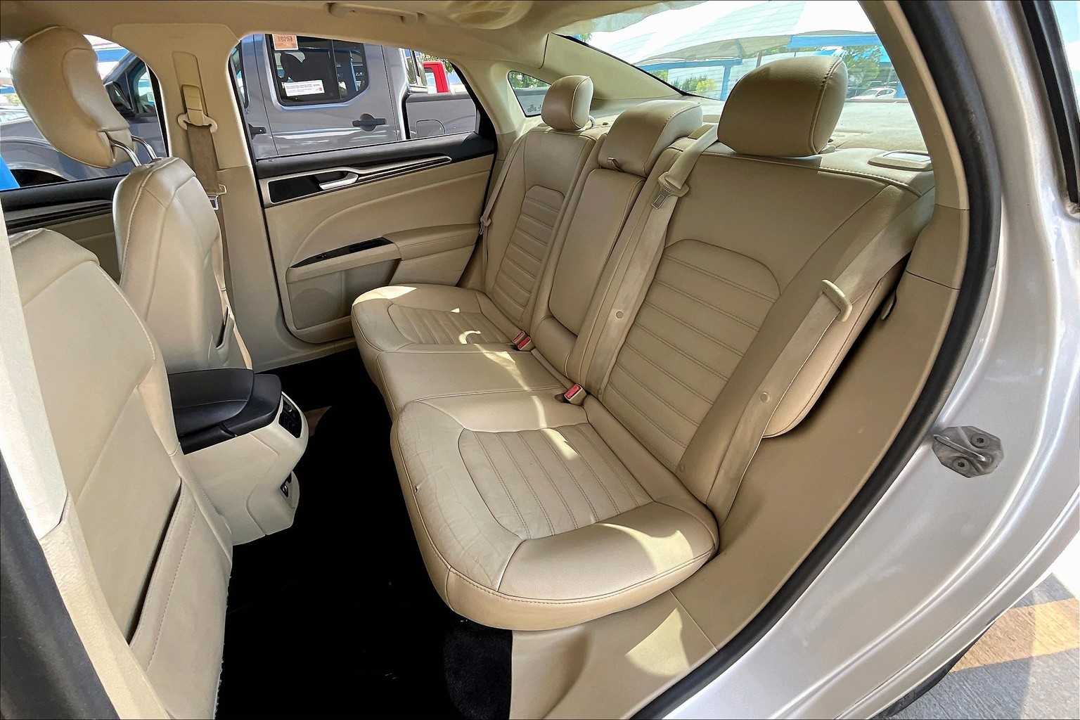 2014 Ford Fusion SE Hybrid photo 20