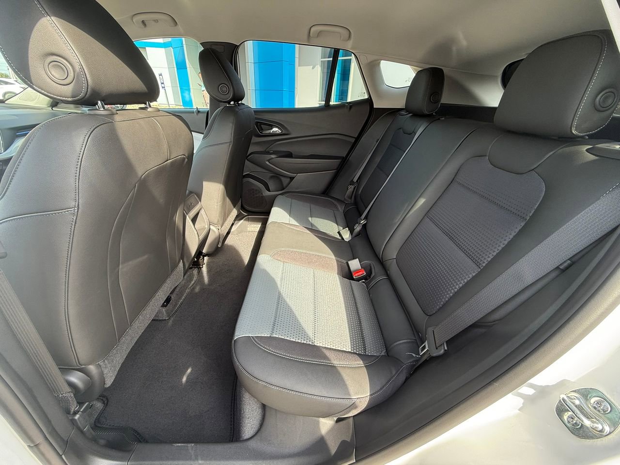 2025 Chevrolet Trax LT photo 25