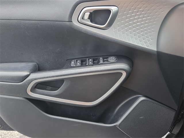 2022 Kia Soul LX photo 25