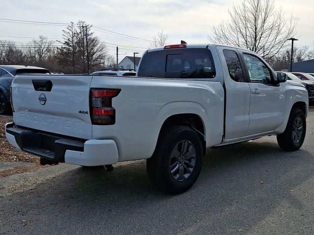 2025 Nissan Frontier SV photo 3