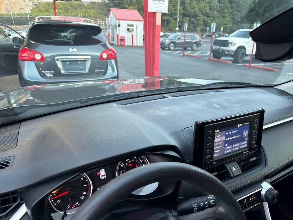 2020 Toyota RAV4 LE photo 6