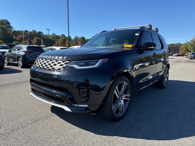 2023 Land Rover Discovery Metropolitan Edition photo 4