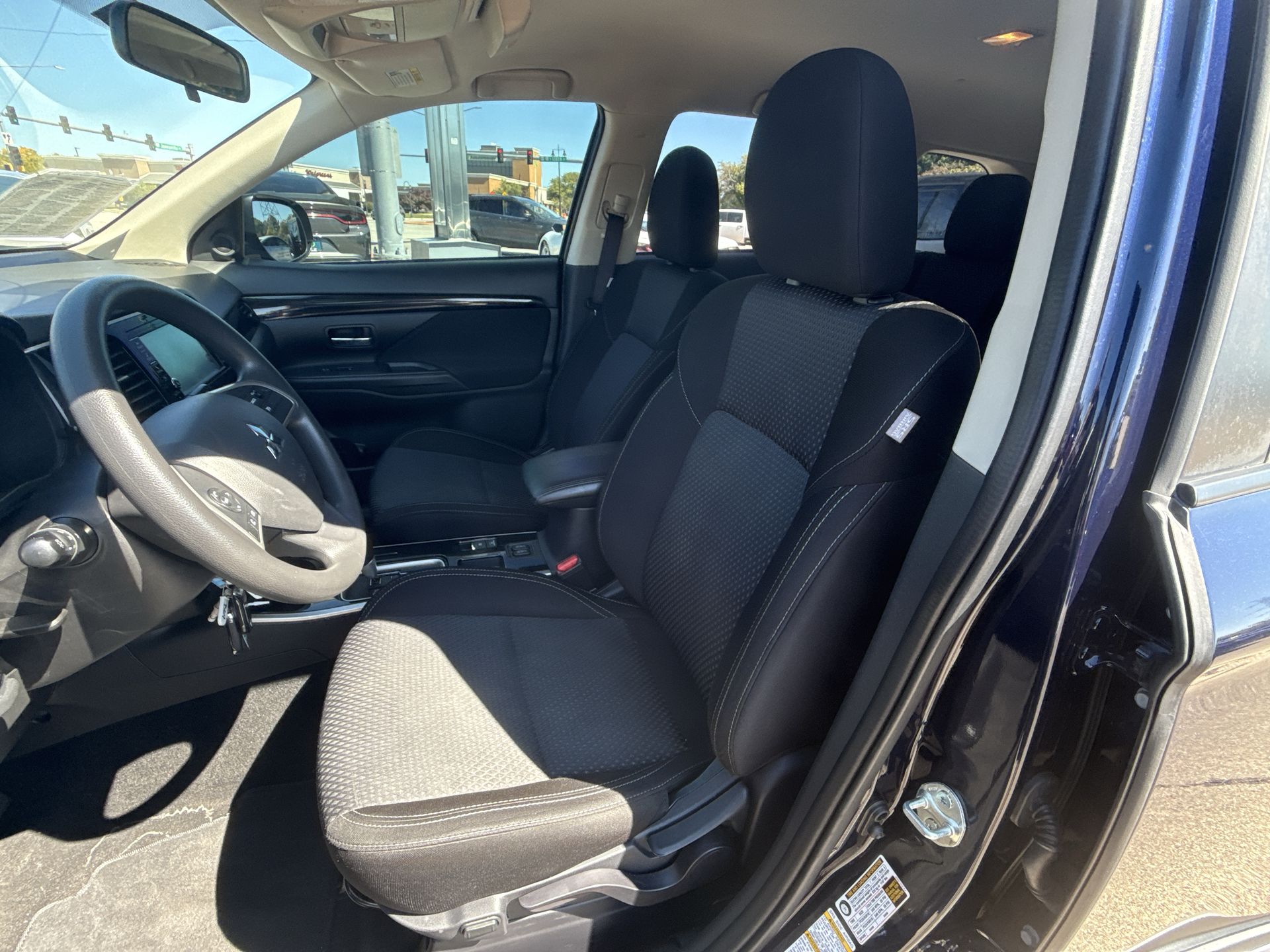 2020 Mitsubishi Outlander ES photo 9