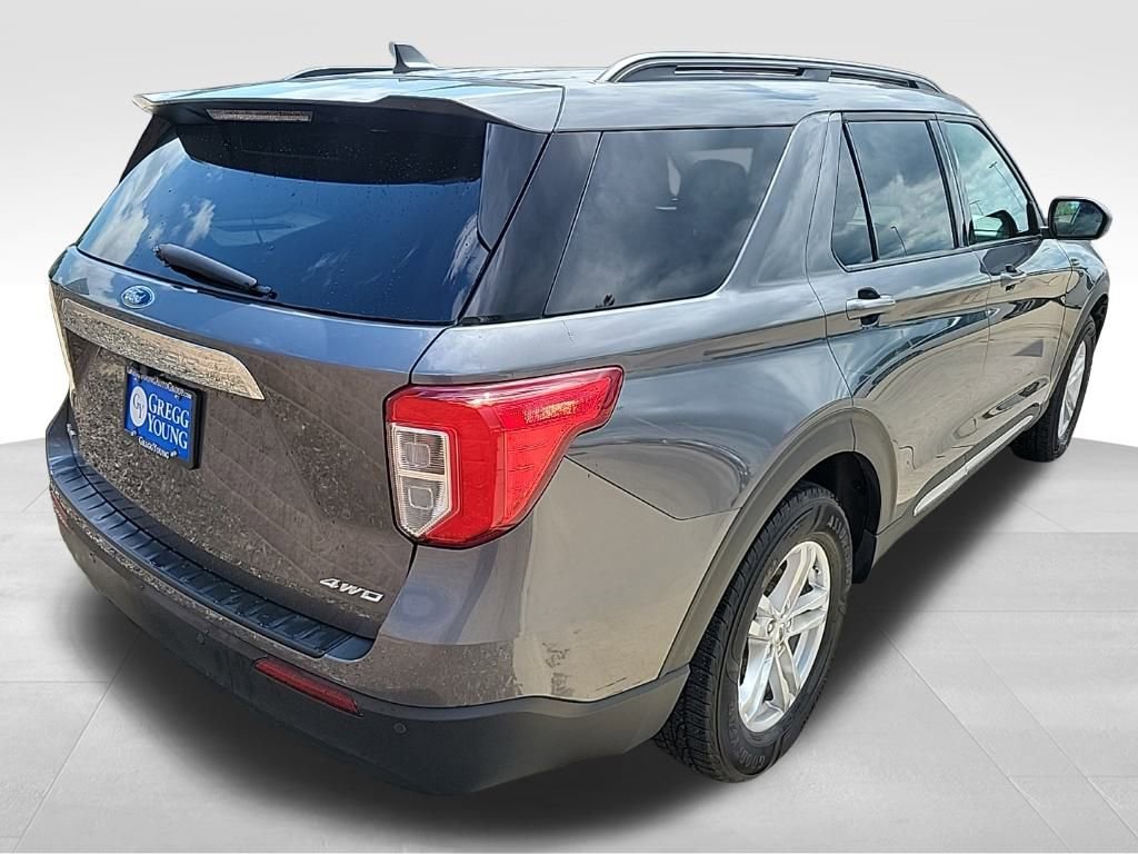 2022 Ford Explorer XLT Sport photo 3