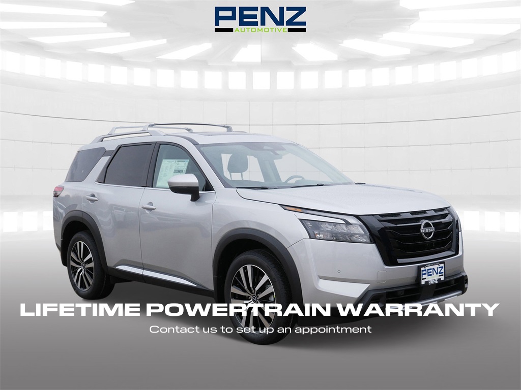 2025 Nissan Pathfinder Platinum's photo