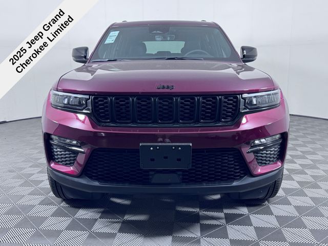 2025 Jeep Grand Cherokee Limited photo 3