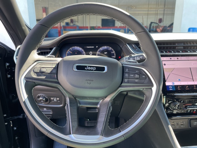 2025 Jeep Grand Cherokee Limited photo 11