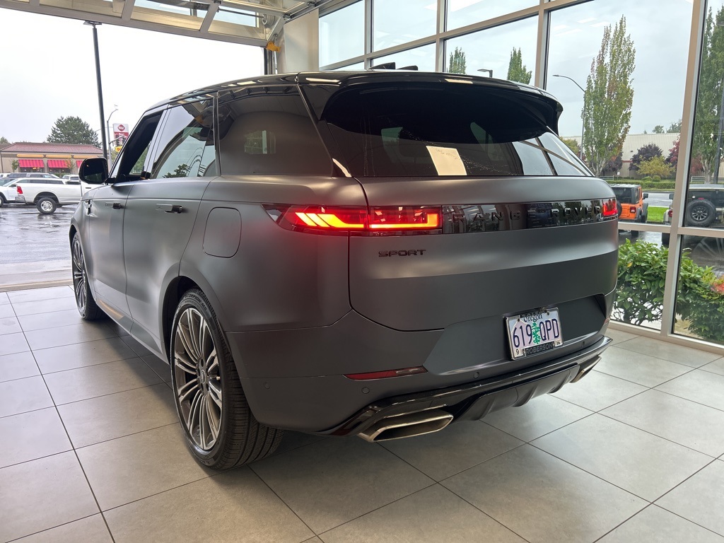 2025 Land Rover Range Rover Sport P460e Dynamic SE photo 4