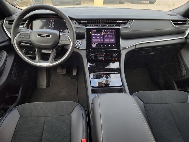 2025 Jeep Grand Cherokee Altitude photo 9