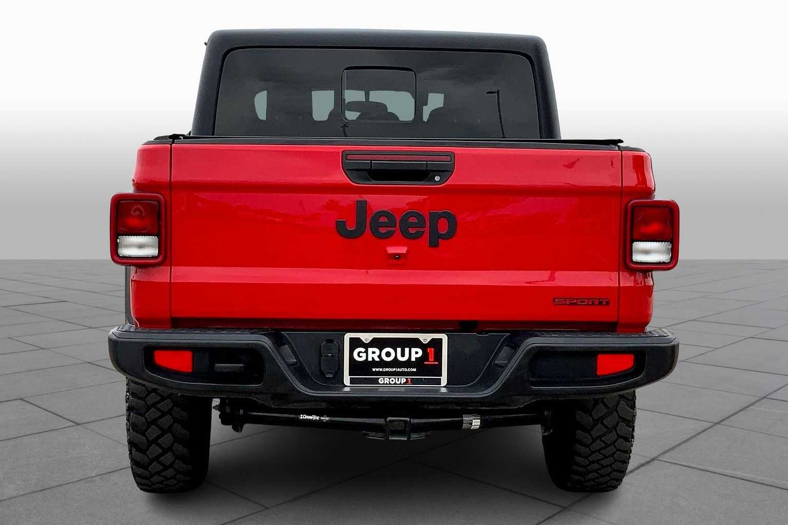 2021 Jeep Gladiator Sport photo 4