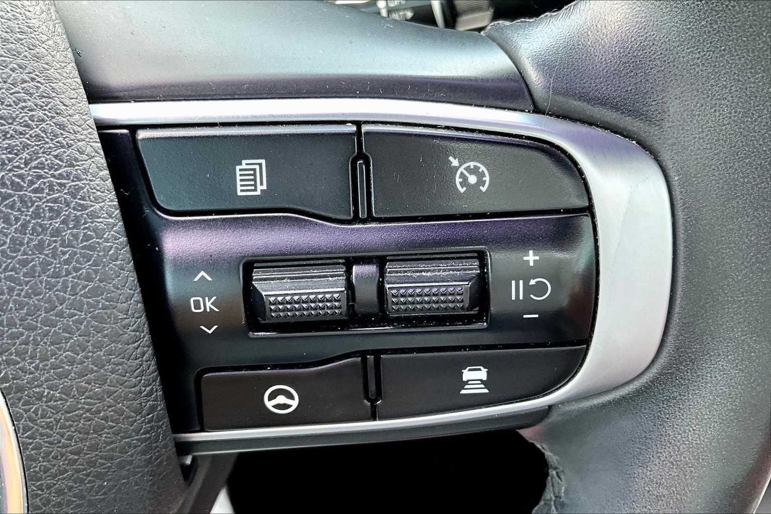 2022 Kia K5 GT-Line photo 21