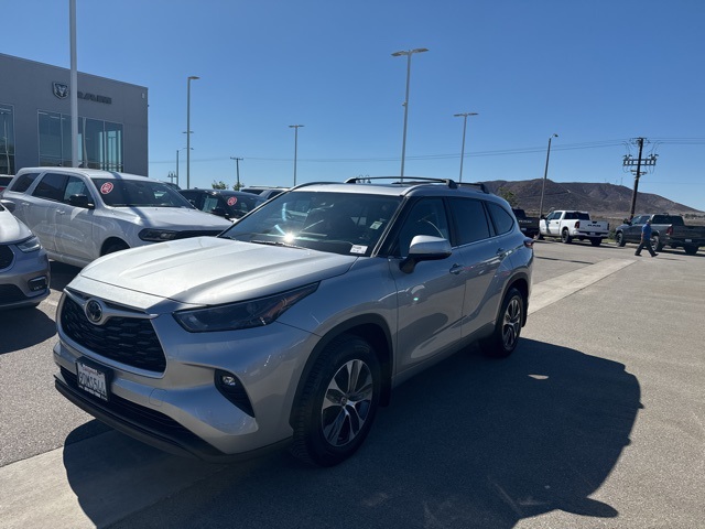 2023 Toyota Highlander XLE photo 3