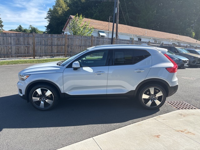 2020 Volvo XC40 Momentum photo 4