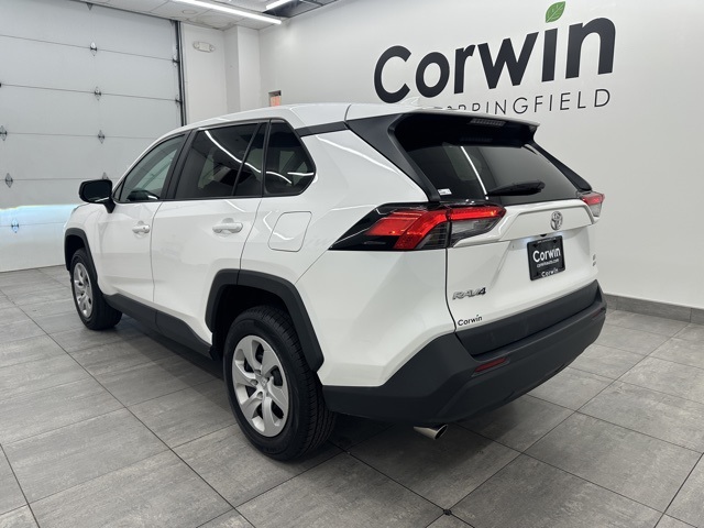 2024 Toyota RAV4 LE photo 2