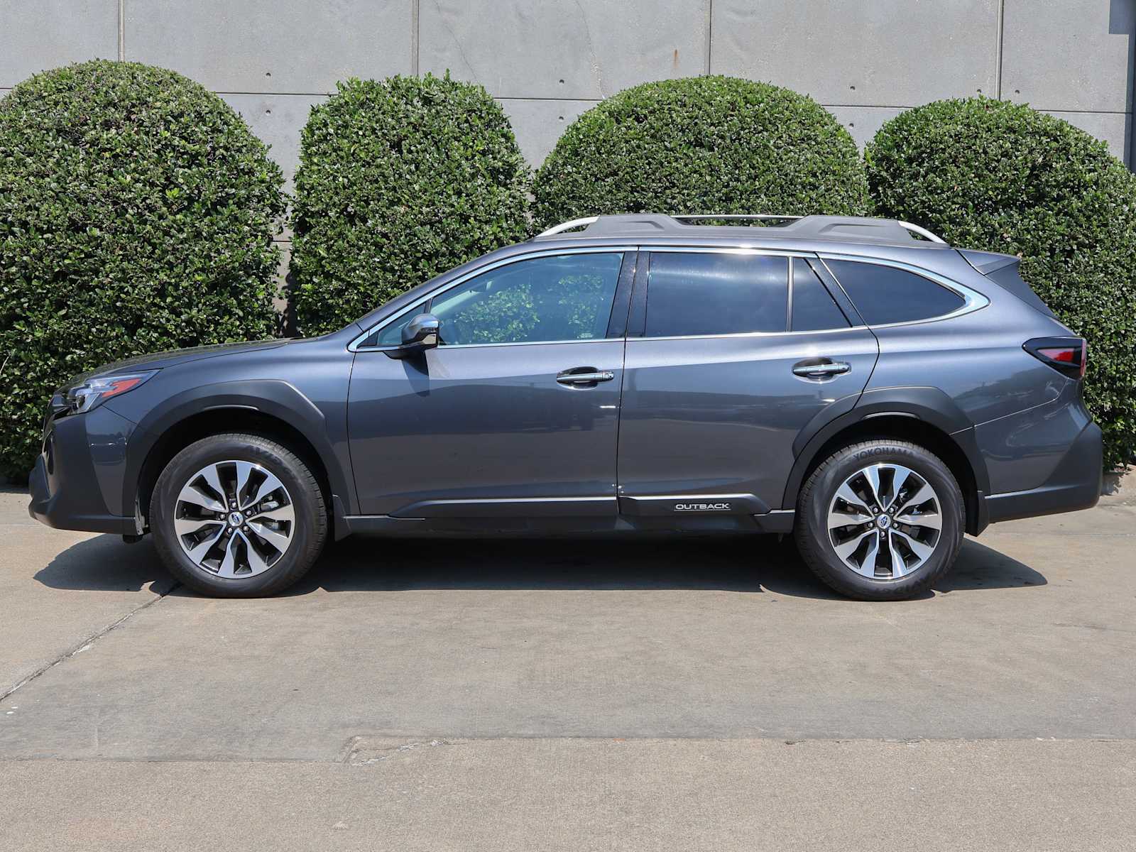 2025 Subaru Outback Touring photo 3
