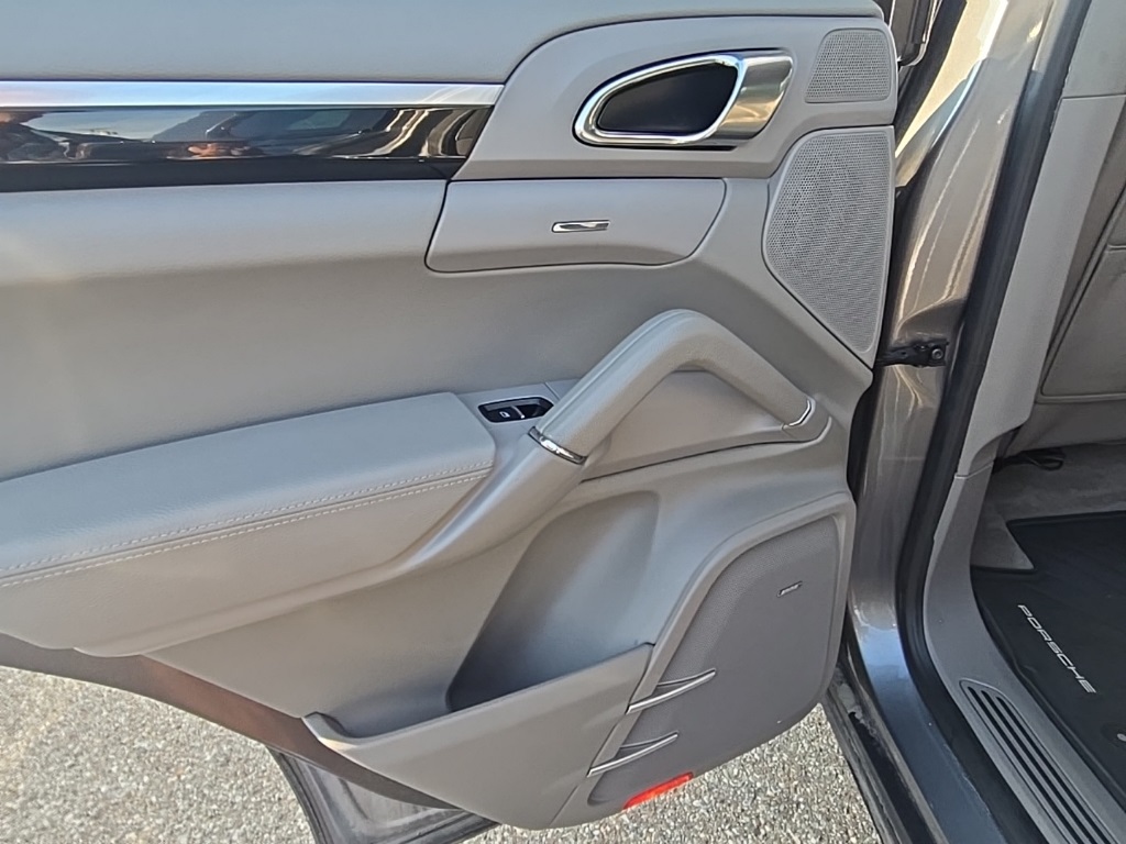 2013 Porsche Cayenne Base photo 31