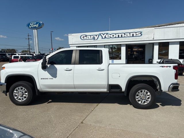 2022 Chevrolet Silverado 2500HD LT photo 2