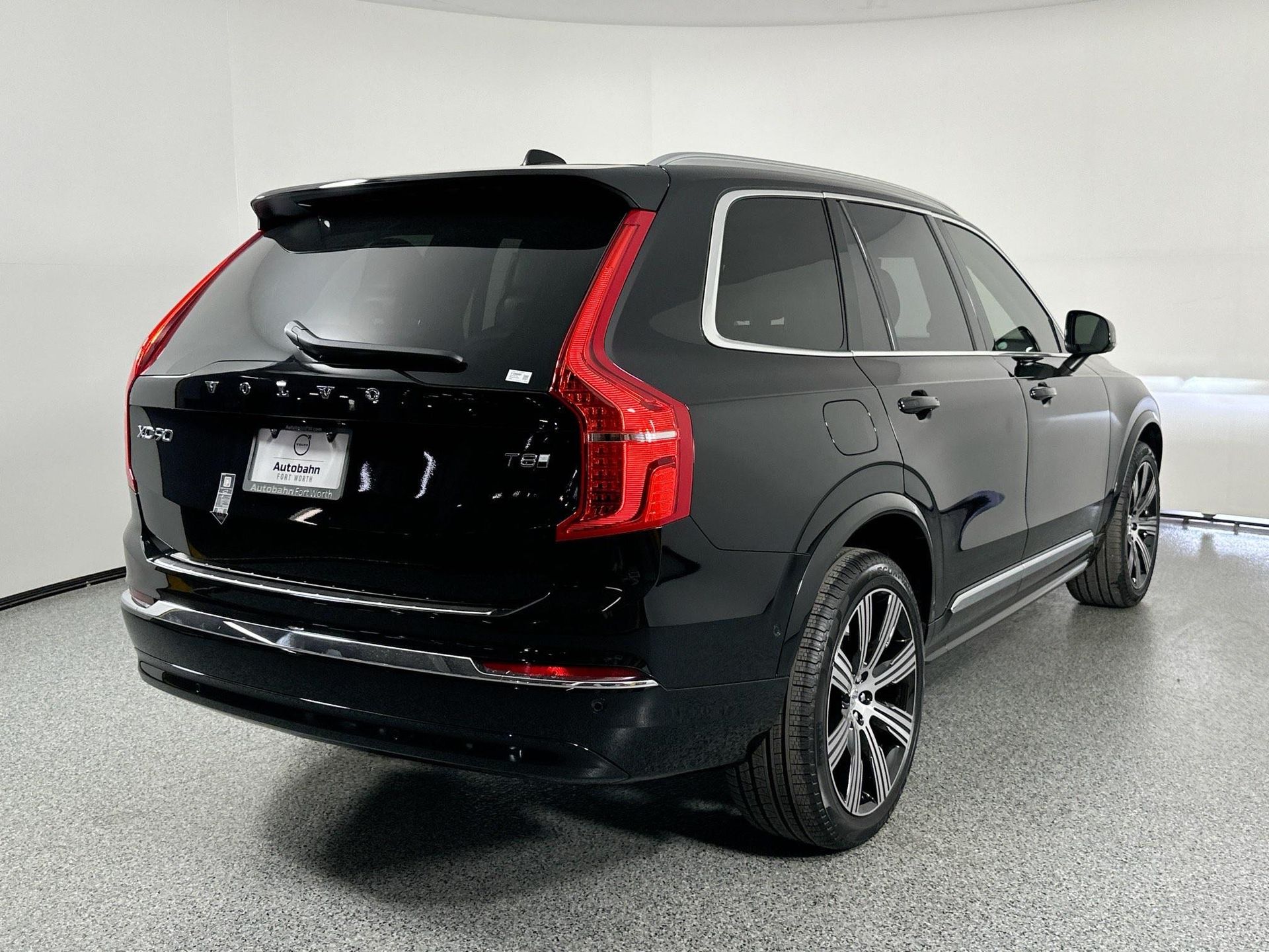 2025 Volvo XC90 T8 photo 4