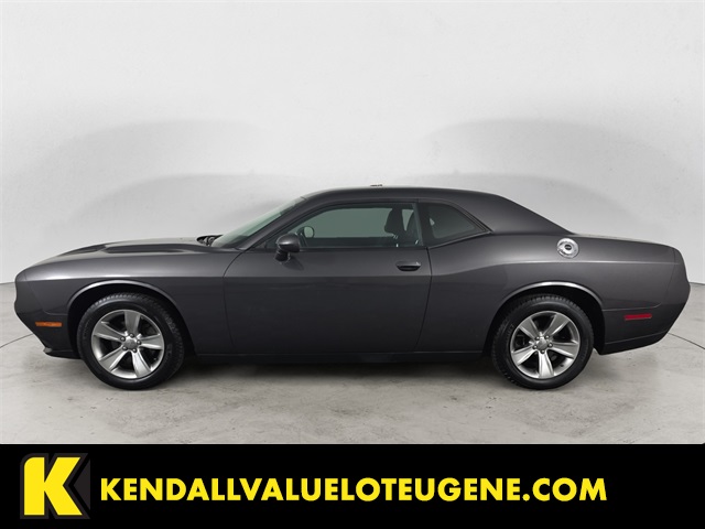 2016 Dodge Challenger SXT photo 2